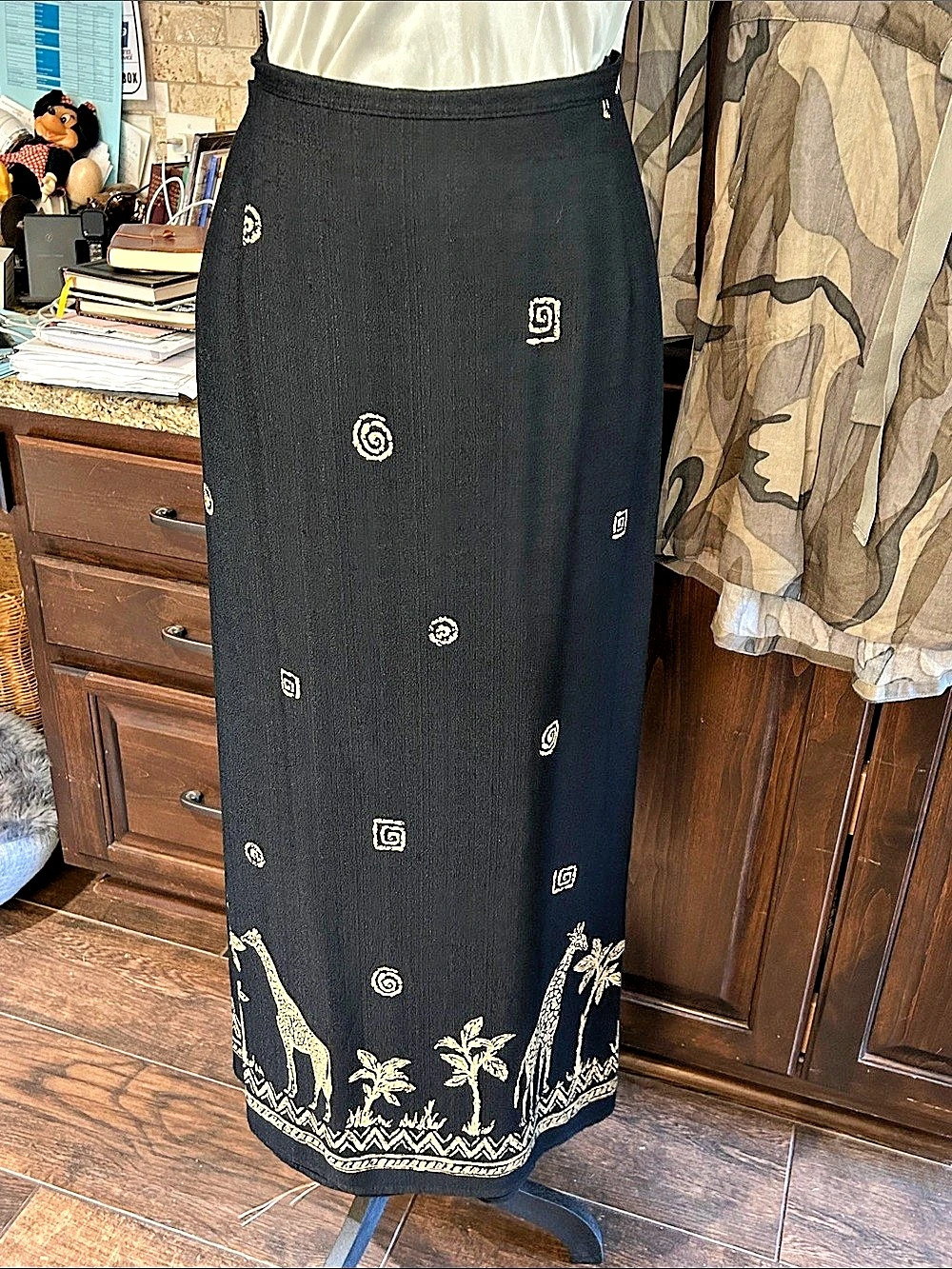 1990ās Alfred Dunner Sz 14 Safari Giraffe Print Maxi Skirt Black & Gold